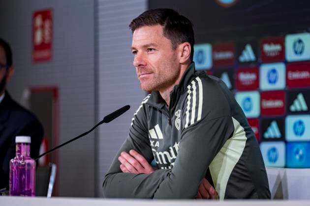 Real Madrid press conference, PK, Pressekonferenz Xabi Alonso, head coach of Real Madrid, speaks during the Press Conference ahead of their LaLiga EA Sports match against Valencia CF at Ciudad Real Madrid on October 31, 2025 in Madrid, Spain. Valdebebas Ciudad Real Madrid Madrid Spain Copyright: xAlbertoxGardinx AGardin_20251031_Foot_Liga_ReaMad_PC_0041