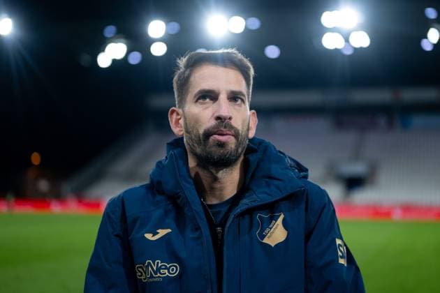 Theodoros Dedes TSG Hoffenheim, Coach , GER, SGS Essen vs TSG 1899 Hoffenheim, Football Google Pixel Womens Bundesliga, 7 Matchday, Season 2025 2026, 17 10 2025 DFB regulations prohibit any use of photographs as image sequences and or quasi video GER, SGS essen vs TSG 1899 Hoffenheim, Football Google Pixel Womens Bundesliga, 7 Matchday, Season 2025 2026, 17 10 2025 Essen Copyright: xEibner-Pressefoto Memmlerx EP_MMR