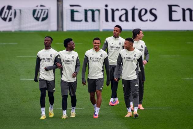 Real Madrid Training Session Players of Real Madrid (from L to R) Eduardo Camavinga, Vinicius Junior, Trent Alexander-Arnold, Eder Militao, Kylian Mbappe, Alvaro Carreras are seen training during the Training Session ahead of their LaLiga EA Sports match against Valencia CF at Ciudad Real Madrid on October 31, 2025 in Madrid, Spain. Valdebebas Ciudad Real Madrid Madrid Spain Copyright: xAlbertoxGardinx AGardin_20251031_Foot_Liga_ReaMad_PC_0125