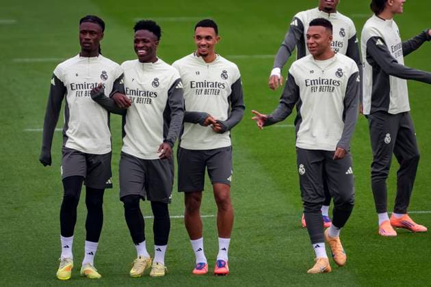 Real Madrid Training Session Players of Real Madrid (from L to R) Eduardo Camavinga, Vinicius Junior, Trent Alexander-Arnold, Kylian Mbappe are seen training during the Training Session ahead of their LaLiga EA Sports match against Valencia CF at Ciudad Real Madrid on October 31, 2025 in Madrid, Spain. Valdebebas Ciudad Real Madrid Madrid Spain Copyright: xAlbertoxGardinx AGardin_20251031_Foot_Liga_ReaMad_PC_0134