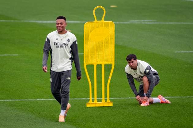 Real Madrid Training Session Players of Real Madrid (from L to R) Kylian Mbappe, Brahim Diaz are seen training during the Training Session ahead of their LaLiga EA Sports match against Valencia CF at Ciudad Real Madrid on October 31, 2025 in Madrid, Spain. Valdebebas Ciudad Real Madrid Madrid Spain Copyright: xAlbertoxGardinx AGardin_20251031_Foot_Liga_ReaMad_PC_0155
