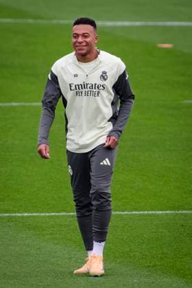 Real Madrid Training Session Kylian Mbappe of Real Madrid is seen training during the Training Session ahead of their LaLiga EA Sports match against Valencia CF at Ciudad Real Madrid on October 31, 2025 in Madrid, Spain. Valdebebas Ciudad Real Madrid Madrid Spain Copyright: xAlbertoxGardinx AGardin_20251031_Foot_Liga_ReaMad_PC_0158