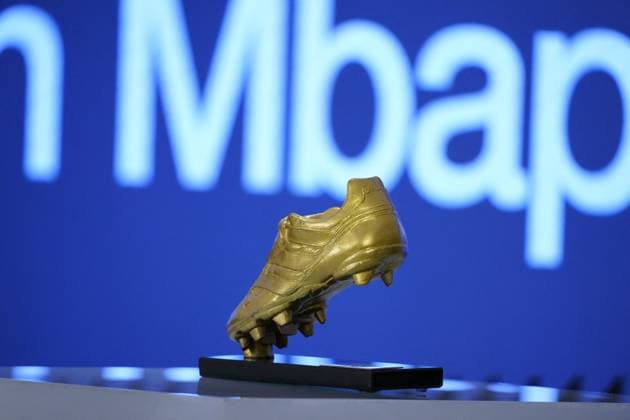 Kylian Mbappe Receives Golden Boot Award - Madrid Kylian Mbappe attends the ceremony of delivery of the 2024–2025 Golden Boot at Santiago Berbenbeu Stadium on October 31, 2025 in Madrid, Spain Photo by ABACAPRESS.COM Madrid Spain  Copyright: xABACAx