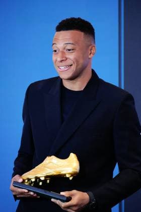Kylian Mbappe Receives Golden Boot Award - Madrid Kylian Mbappe attends the ceremony of delivery of the 2024–2025 Golden Boot at Santiago Berbenbeu Stadium on October 31, 2025 in Madrid, Spain . Photo by ABACAPRESS.COM Madrid Spain  Copyright: xABACAx