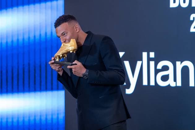Kylian Mbappa Golden Boot 2024-25. Real Madrid CF™s Kylian Mbappe receives the Golden Boot 2024-25. October 31, 2025. (ALTERPHOTOS Acero) MadridSpain  Copyright: xAcerox
