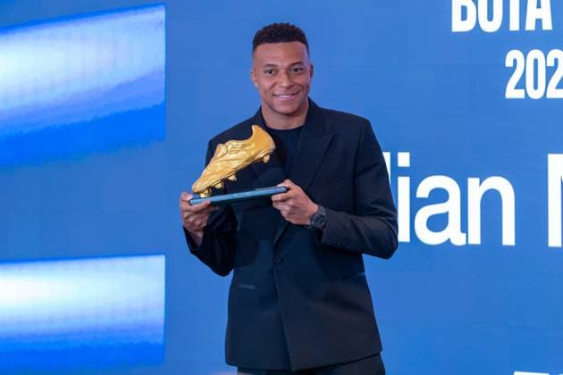 Real Madrid CF™s Kylian Mbappe receives the Golden Boot 2024-25. October 31, 2025. (20251031310)