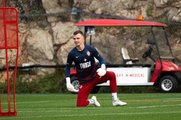 AS Monaco Training - La Turbie Goalkeeper Philipp Kohn of AS Monaco seen training on the eve of the Ligue 1 McDonald s match against Paris FC, at the AS Monaco training center in La Turbie, France, on October 31, 2025. Photo by Laurent Coust ABACAPRESS.COM LA TURBIE France  Copyright: xCoustxLaurent ABACAx