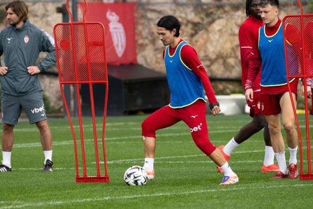 AS Monaco Training - La Turbie Takumi Minamino of AS Monaco seen training on the eve of the Ligue 1 McDonald s match against Paris FC, at the AS Monaco training center in La Turbie, France, on October 31, 2025. Photo by Laurent Coust ABACAPRESS.COM LA TURBIE France  Copyright: xCoustxLaurent ABACAx