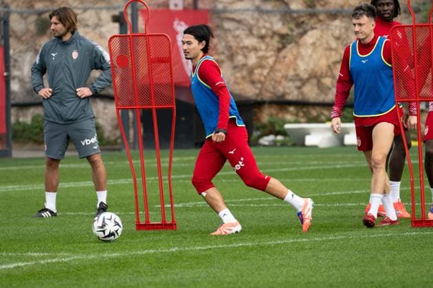 AS Monaco Training - La Turbie Takumi Minamino of AS Monaco seen training on the eve of the Ligue 1 McDonald s match against Paris FC, at the AS Monaco training center in La Turbie, France, on October 31, 2025. Photo by Laurent Coust ABACAPRESS.COM LA TURBIE France  Copyright: xCoustxLaurent ABACAx