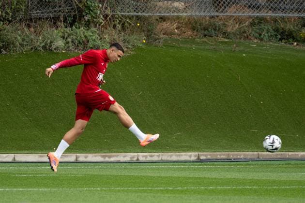 AS Monaco Training - La Turbie Vanderson of AS Monaco seen training on the eve of the Ligue 1 McDonald s match against Paris FC, at the AS Monaco training center in La Turbie, France, on October 31, 2025. Photo by Laurent Coust ABACAPRESS.COM LA TURBIE France  Copyright: xCoustxLaurent ABACAx