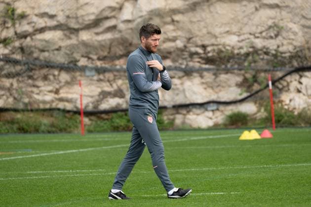 AS Monaco Training - La Turbie Coach Sebastien Pocognoli of AS Monaco seen training on the eve of the Ligue 1 McDonald s match against Paris FC, at the AS Monaco training center in La Turbie, France, on October 31, 2025. Photo by Laurent Coust ABACAPRESS.COM LA TURBIE France  Copyright: xCoustxLaurent ABACAx