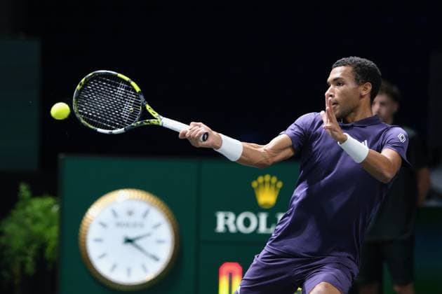 October 31, 2025, Nanterre, Hauts De Seine, France: FELIX AUGER ALIASSIME (CAN) returns the ball to VALENTIN VACHEROT (MON) during the quarter final of Rolex Paris Masters 1000 tournament at La Defense Arena Stadium - Nanterre - France..Auger Aliassime won 6:2 6:2 Nanterre France - ZUMAp119 20251031_zaf_p119_005 Copyright: xPierrexSteveninx