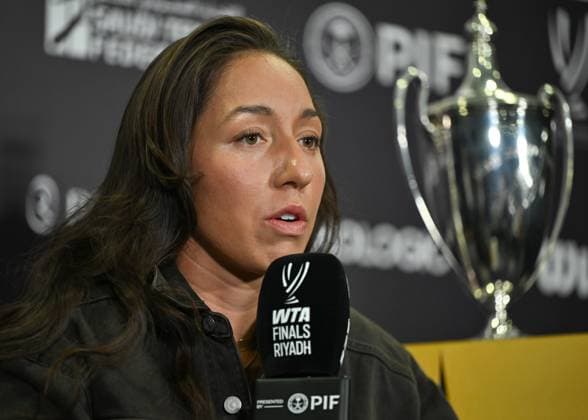WTA, Tennis Damen Finals 2025 - press conference, PK, Pressekonferenz RIYADH, SAUDI ARABIA OCTOBER 31: Jessica Pegula of the United States speaks to the media during a press conference on Media Day ahead of the WTA Finals Riyadh at King Saud University Indoor Arena in Riyadh, Saudi Arabia, October 31, 2025. Riyadh Saudi Arabia  Copyright: xArturxWidakx originalFilename:widak-wtafinal251031_npY1K.jpg