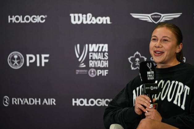 WTA, Tennis Damen Finals 2025 - press conference, PK, Pressekonferenz RIYADH, SAUDI ARABIA OCTOBER 31: Amanda Anisimova of the United States speaks to the media during a press conference on Media Day ahead of the WTA Finals Riyadh at King Saud University Indoor Arena in Riyadh, Saudi Arabia, October 31, 2025. Riyadh Saudi Arabia  Copyright: xArturxWidakx originalFilename:widak-wtafinal251031_npkoC.jpg