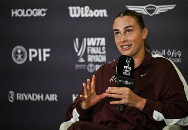 WTA, Tennis Damen Finals 2025 - press conference, PK, Pressekonferenz RIYADH, SAUDI ARABIA OCTOBER 31: Aryna Sabalenka speaks to the media during a press conference on Media Day ahead of the WTA Finals Riyadh at King Saud University Indoor Arena in Riyadh, Saudi Arabia, October 31, 2025. Riyadh Saudi Arabia  Copyright: xArturxWidakx originalFilename:widak-wtafinal251031_npsGd.jpg