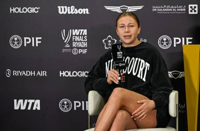 WTA, Tennis Damen Finals 2025 - press conference, PK, Pressekonferenz RIYADH, SAUDI ARABIA OCTOBER 31: Amanda Anisimova of the United States speaks to the media during a press conference on Media Day ahead of the WTA Finals Riyadh at King Saud University Indoor Arena in Riyadh, Saudi Arabia, October 31, 2025. Riyadh Saudi Arabia  Copyright: xArturxWidakx originalFilename:widak-wtafinal251031_npI17.jpg
