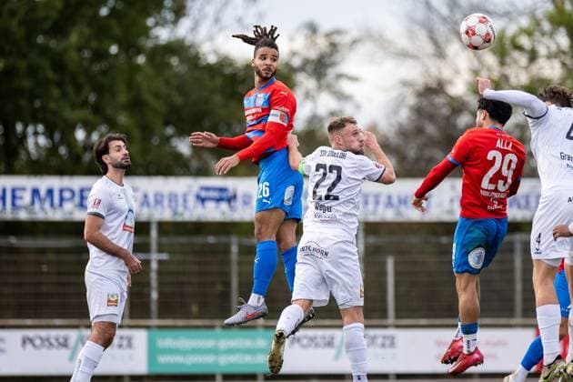 Soccer I Men I Season 2025 2026 I Regionalliga Nord I 17 Matchday I SV Drochtersen Assel SSV Jeddeloh l I 31 10 2025 Gazi Siala 47, SSV Jeddeloh II , Liam Giwah 26, SV Drochtersen Assel , Max Wegner 22, SSV Jeddeloh II , Allah Aid Hamid 29, SV Drochtersen Assel , Philip Gramberg 4, SSV Jeddeloh II Drochtersen Kehdinger Stadion Niedersachsen Germany Copyright: xLobeca JörgxStruwex