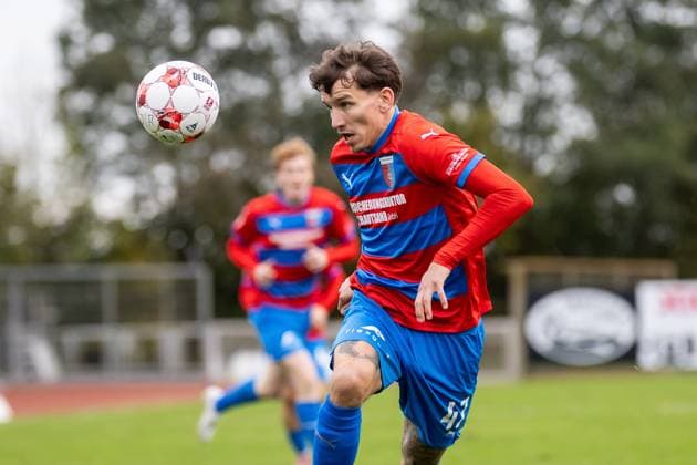 Soccer I Men I Season 2025 2026 I Regionalliga Nord I 17 Matchday I SV Drochtersen Assel SSV Jeddeloh l I 31 10 2025 Philipp Aue 47, SV Drochtersen Assel Drochtersen Kehdinger Stadion Niedersachsen Germany Copyright: xLobeca JörgxStruwex