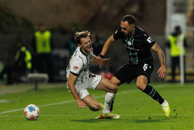 Tom Zimmerschied SV 07 Elversberg in duel with Virgil Ghita Hannover 96 , SV Elversberg vs Hannover 96, Football, 2 Bundesliga, 11 Matchday, Saison 2025 2026, 31 10 2025 DFB regulations prohibit any use of photographs as image sequences and or quasi video SV Elversberg vs Hannover 96, Football, 2 Bundesliga, 11 Matchday, Saison 2025 2026, 31 10 2025 Copyright: xEibner-Pressefoto AlexanderxNeisx EP_ANS