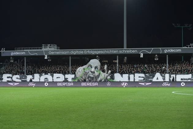 Soccer 2 Bundesliga 11 Matchday SC Preußen Münster Holstein Kiel on 31 10 2025 at LVM Preußenstadion in Münster Choreography in the fan block of Preußen Münster DFL regulations prohibit any use of photographs as image sequences and or quasi video xRx
