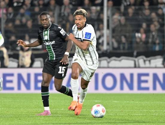 Soccer 2 Bundesliga Season 2025 26 31 10 2025 Ursapharm Arena SV Elversberg elv Hannover 96 h Noel ASEKO NKILI Hannover 96 , li Bambase CONTE elv Soccer 2 Bundesliga SV Elversberg