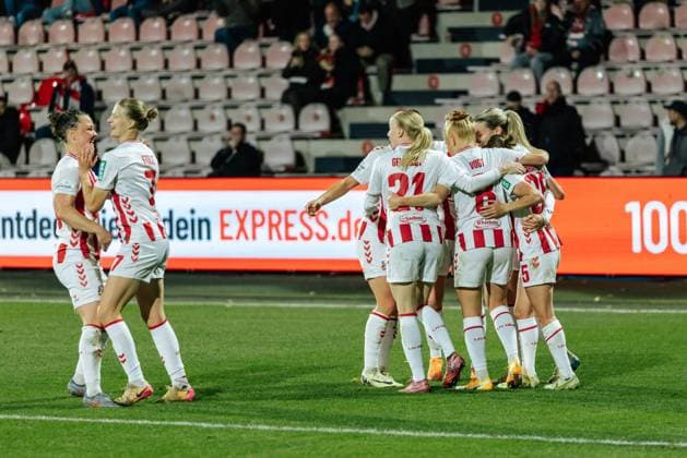 31 10 25, Women, Soccer, 1 BL, Season 2025 2026, 1 FC Köln 1 FC Nürnberg, Matchday 8 Goal by Pauline Bremer 11 1 FC Köln to 1 0, Cheering with Team Köln Franz Kremer Stadion NRW Germany