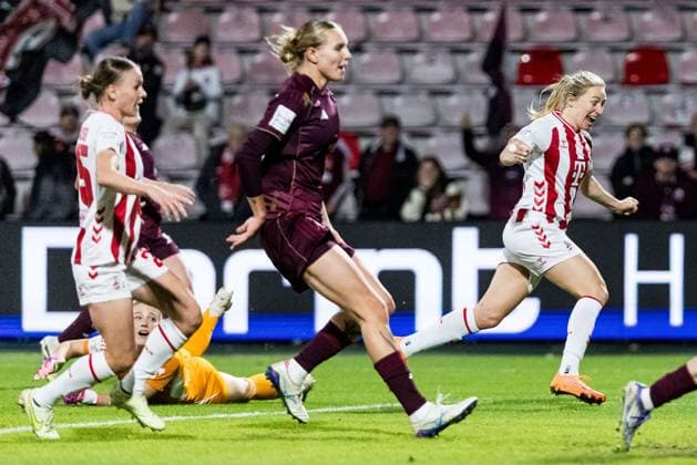 Jubel zum 1:0 durch Pauline Bremer (1. FC Köln, 11), Tor, Torjubel Google Pixel Frauen-Bundesliga, 1. FC Köln - 1. FC Nürnberg, Köln, Franz-Kremer-Stadion am 31.10.2025 DFB REGULATIONS PROHIBIT ANY USE OF PHOTOGRAPHS AS IMAGE SEQUENCES AND OR QUASI-VIDEO. NRW Deutschland Copyright: xBEAUTIFULxSPORTS Wunderlx
