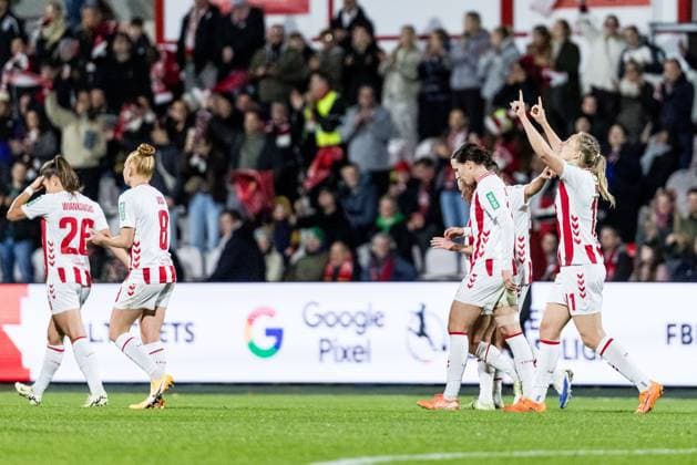 Jubel zum 1:0 durch Pauline Bremer (1. FC Köln, 11), Tor, Torjubel Google Pixel Frauen-Bundesliga, 1. FC Köln - 1. FC Nürnberg, Köln, Franz-Kremer-Stadion am 31.10.2025 DFB REGULATIONS PROHIBIT ANY USE OF PHOTOGRAPHS AS IMAGE SEQUENCES AND OR QUASI-VIDEO. NRW Deutschland Copyright: xBEAUTIFULxSPORTS Wunderlx