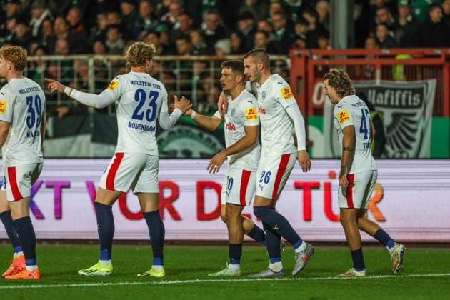 31 10 2025, 2 Bundesliga, Matchday 11, Preußen Münster Holstein Kiel, Adrian Kapralik Holstein Kiel celebrates after his goal to make it 0 to 1 Münster Preußen Stadion NRW Germany xRHR PHOTO DEx Copyright: RHR-FOTOx RHR-FOTO DE