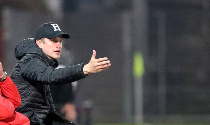 31 10 2025, xfsx, Herren, Fußball, Saison 2025 2026, Regionalliga Bayern, 16 Spieltag SpVgg Unterhaching FC Wuerzburger Kickers v li Trainer Sven Bender SpVgg Unterhaching gibt Anweisungen, gestikuliert, mit den Armen gestikulieren, gives instructions, gesticulate Unterhaching uhlsport PARK Bayern Germany