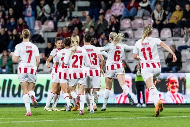 Jubel zum 2:0 durch Martyna Wiankowska (1. FC Köln, 26), Tor, Torjubel Google Pixel Frauen-Bundesliga, 1. FC Köln - 1. FC Nürnberg, Köln, Franz-Kremer-Stadion am 31.10.2025 DFB REGULATIONS PROHIBIT ANY USE OF PHOTOGRAPHS AS IMAGE SEQUENCES AND OR QUASI-VIDEO. NRW Deutschland Copyright: xBEAUTIFULxSPORTS Wunderlx