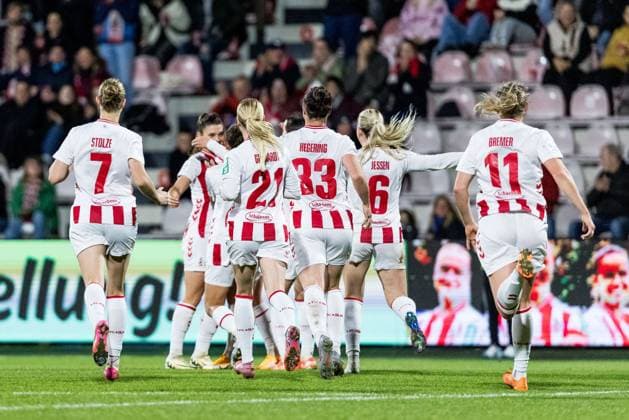 Jubel zum 2:0 durch Martyna Wiankowska (1. FC Köln, 26), Tor, Torjubel Google Pixel Frauen-Bundesliga, 1. FC Köln - 1. FC Nürnberg, Köln, Franz-Kremer-Stadion am 31.10.2025 DFB REGULATIONS PROHIBIT ANY USE OF PHOTOGRAPHS AS IMAGE SEQUENCES AND OR QUASI-VIDEO. NRW Deutschland Copyright: xBEAUTIFULxSPORTS Wunderlx