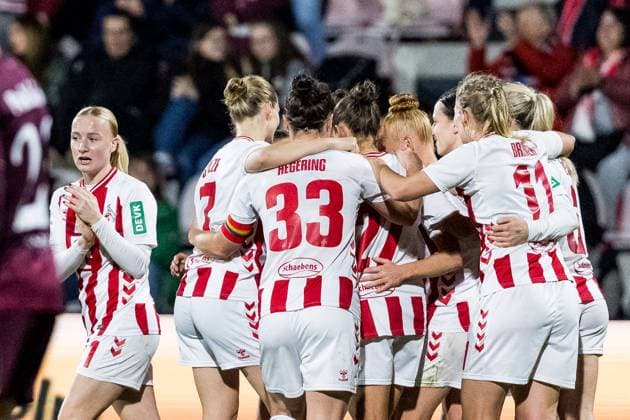 Jubel zum 2:0 durch Martyna Wiankowska (1. FC Köln, 26), Tor, Torjubel Google Pixel Frauen-Bundesliga, 1. FC Köln - 1. FC Nürnberg, Köln, Franz-Kremer-Stadion am 31.10.2025 DFB REGULATIONS PROHIBIT ANY USE OF PHOTOGRAPHS AS IMAGE SEQUENCES AND OR QUASI-VIDEO. NRW Deutschland Copyright: xBEAUTIFULxSPORTS Wunderlx