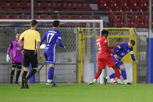 31 10 2025, xjcx, Men, Football, Season 2025 2026, Regionalliga Bayern, 16 Matchday SV Viktoria Aschaffenburg TSV Buchbach Daniel Muteba 23, TSV Buchbach and Benjamin Baier 10, SV Viktoria Aschaffenburg Aschaffenburg Stadion am Schoenbusch Bayern Germany