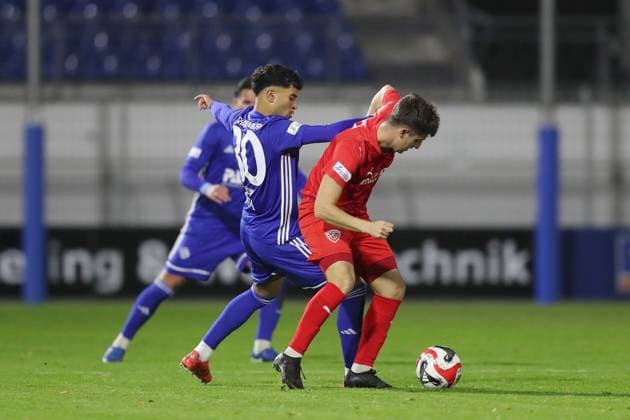 31 10 2025, xjcx, Men, Football, Season 2025 2026, Regionalliga Bayern, 16 Matchday SV Viktoria Aschaffenburg TSV Buchbach Younes Azahaf 30, SV Viktoria Aschaffenburg and Manuel Mattera 13, TSV Buchbach Aschaffenburg Stadion am Schoenbusch Bayern Germany