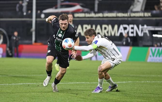 31 10 2025, Football, Men, 2 Bundesliga, Season 2025 2026, SV 07 Elversberg Hannover 96, Benjamin Källmann Hannover 96 Lukas Pinckert SV 07 Elversberg Elversberg Ursapharm Arena an der Kaiserlinde Saarland Germany EN Copyright: xSebastianxBachx
