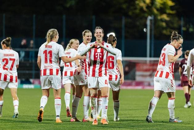 31 10 25, Women, Soccer, 1 BL, Season 2025 2026, 1 FC Köln 1 FC Nürnberg, Matchday 8 Sara Agrez 4 1 FC Köln Celebrating her goal for 3 0 with a heart Köln Franz Kremer Stadion NRW Germany