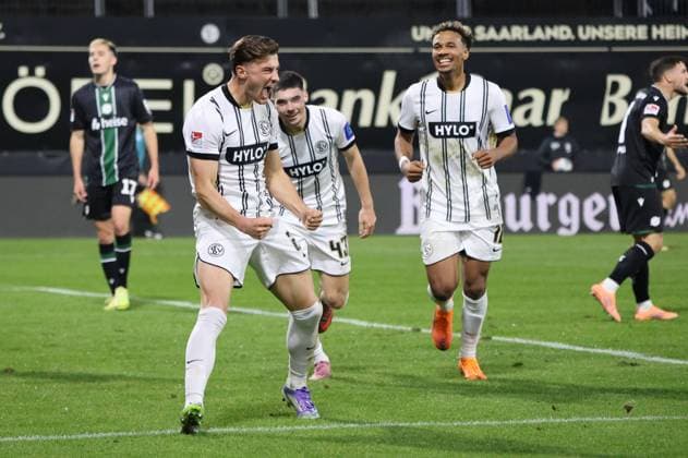 31 10 2025, Football, Men, 2 Bundesliga, Season 2025 2026, SV 07 Elversberg Hannover 96, Goal celebration for 1 0, Goalscorer Lukas Petkov SV 07 Elversberg Elversberg Ursapharm Arena an der Kaiserlinde Saarland Germany EN Copyright: xSebastianxBachx