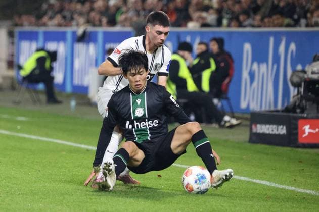 31 10 2025, Football, Men, 2 Bundesliga, Season 2025 2026, SV 07 Elversberg Hannover 96, Felix Keidel SV 07 Elversberg , Hayate Matsuda Hannover 96 Elversberg Ursapharm Arena an der Kaiserlinde Saarland Germany EN Copyright: xSebastianxBachx