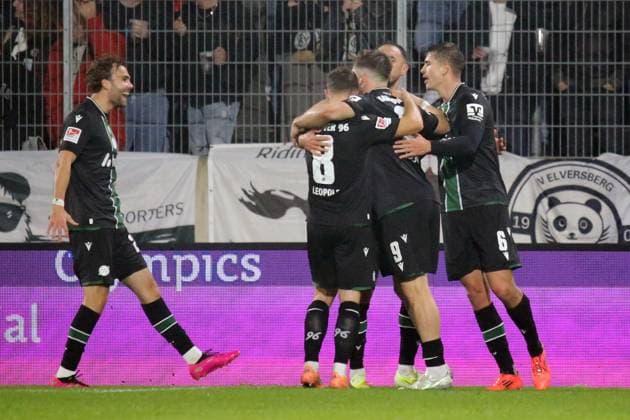 31 10 2025, xmohx, Soccer 2 Bundesliga, SV Elversberg Hannover 96 v l Goal celebration after the own goal for 1 1 at Hannover DFL DFB REGULATIONS PROHIBIT ANY USE OF PHOTOGRAPHS as IMAGE SEQUENCES and or QUASI VIDEO Elversberg