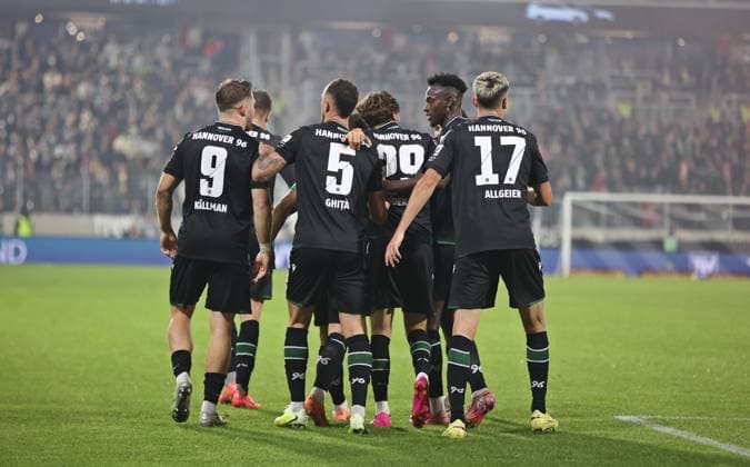 31 10 2025, Football, Men, 2 Bundesliga, Season 2025 2026, SV 07 Elversberg Hannover 96, Goal celebration of Hannover 96 after the goal to 1 1 by Benjamin Källmann Hannover 96 Elversberg Ursapharm Arena an der Kaiserlinde Saarland Germany EN Copyright: xSebastianxBachx