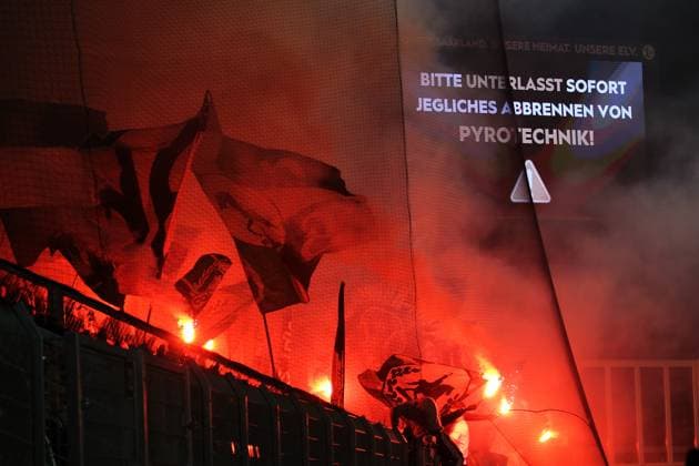 31 10 2025, xmohx, Soccer 2 Bundesliga, SV Elversberg Hannover 96 v l Fans Ultras Spectators Hannover 96, Atmosphere, Scarves, Flags, Pyrotechnics, Benglos, Smoke, Fog, Fireworks DFL DFB REGULATIONS PROHIBIT ANY USE OF PHOTOGRAPHS as IMAGE SEQUENCES and or QUASI VIDEO Elversberg