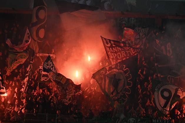 Soccer 2 Bundesliga Season 2025 26 31 10 2025 Ursapharm Arena SV Elversberg elv Hannover 96 h Hannoveraner Pyro Soccer 2 Bundesliga SV Elversberg