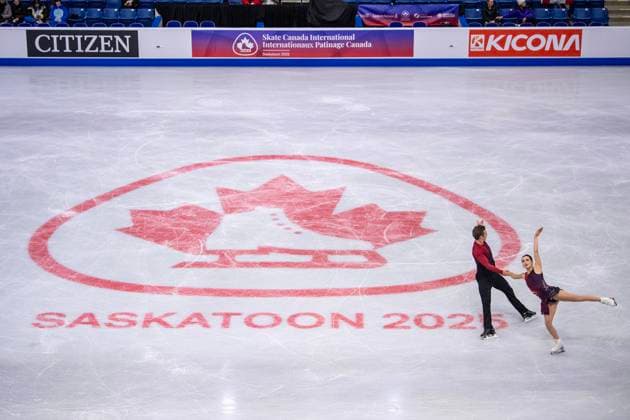 October 31, 2025, Saskatoon, Sk, CANADA: CanadaöÄÃ s Lia Pereira and Trennt Michaud skate during a practice for the 2025 Skate Canada International event in Saskatoon, on Friday, October 31, 2025. Lia Pereira, Trennt Michaud  - ZUMAc35_ 20251031_zaf_c35_040 Copyright: xLiamxRichardsx
