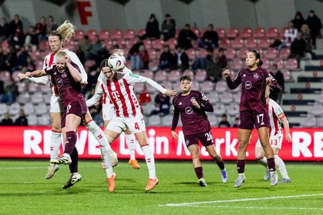 Sara Agrez (1. FC Köln, 4) schießt das 3:0 per Kopfball, Tor Google Pixel Frauen-Bundesliga, 1. FC Köln - 1. FC Nürnberg, Köln, Franz-Kremer-Stadion am 31.10.2025 DFB REGULATIONS PROHIBIT ANY USE OF PHOTOGRAPHS AS IMAGE SEQUENCES AND OR QUASI-VIDEO. NRW Deutschland Copyright: xBEAUTIFULxSPORTS Wunderlx