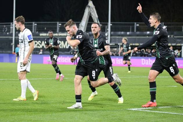 31 10 2025, xmohx, Soccer 2 Bundesliga, SV Elversberg Hannover 96 v l Goal celebration at Benjamin Källmann Hannover 96 after the own goal to 1 1 DFL DFB REGULATIONS PROHIBIT ANY USE OF PHOTOGRAPHS as IMAGE SEQUENCES and or QUASI VIDEO Elversberg
