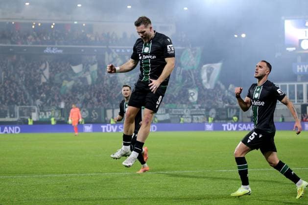 31 10 2025, xmohx, Soccer 2 Bundesliga, SV Elversberg Hannover 96 v l Goal celebration at Benjamin Källmann Hannover 96 after the own goal to 1 1 DFL DFB REGULATIONS PROHIBIT ANY USE OF PHOTOGRAPHS as IMAGE SEQUENCES and or QUASI VIDEO Elversberg