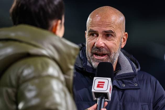 EINDHOVEN , 31-10-2025 , Philips Stadium , season 2025 2026 , Dutch football Eredivisie , match between PSV and Fortuna , picture shows PSV coach Peter Bosz PSV - Fortuna  x31782049x Copyright: