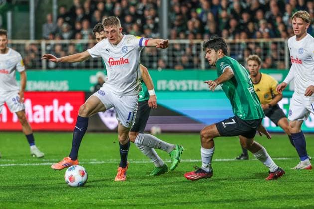 31 10 2025, 2 Bundesliga, Matchday 11, Preußen Münster Holstein Kiel, f l Alexander Bernhardsson Holstein Kiel , Batuhan Zidan Sertdemir Preußen Münster Münster Preußen Stadion NRW Germany xRHR PHOTO DEx Copyright: RHR-FOTOx RHR-FOTO DE