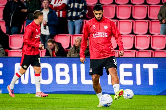 Ismael Saibari of PSV Eindhoven warms up PSV Eindhoven v Fortuna Sittard, PSV v Fortuna Sittard - Eredivisie, PSV Eindhoven v Fortuna Sittard - Dutch Eredivisie, Philips Stadion, October 31, 2025, Eindhoven, Netherlands.